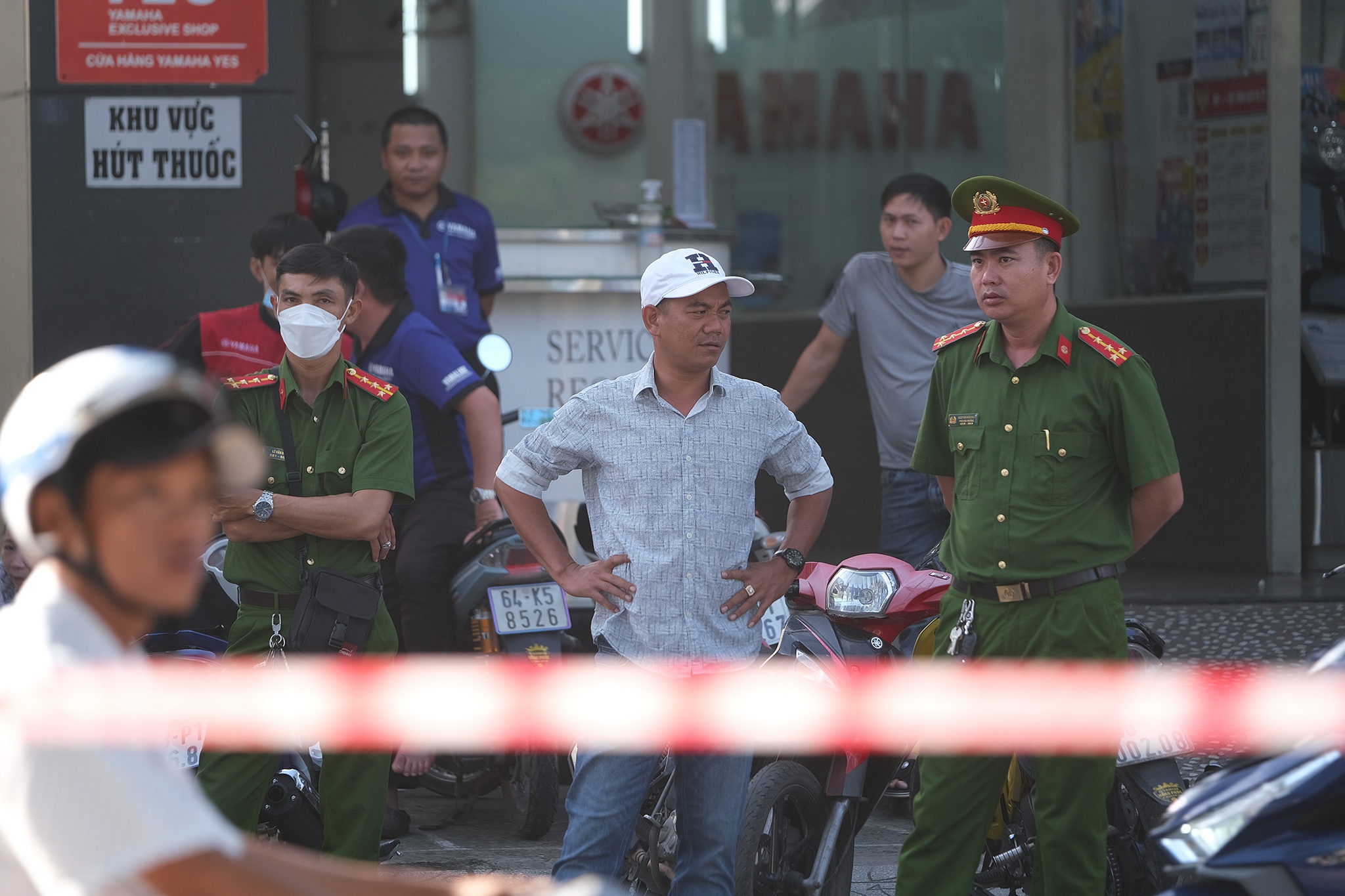 Cuong che ben xe buyt anh 9