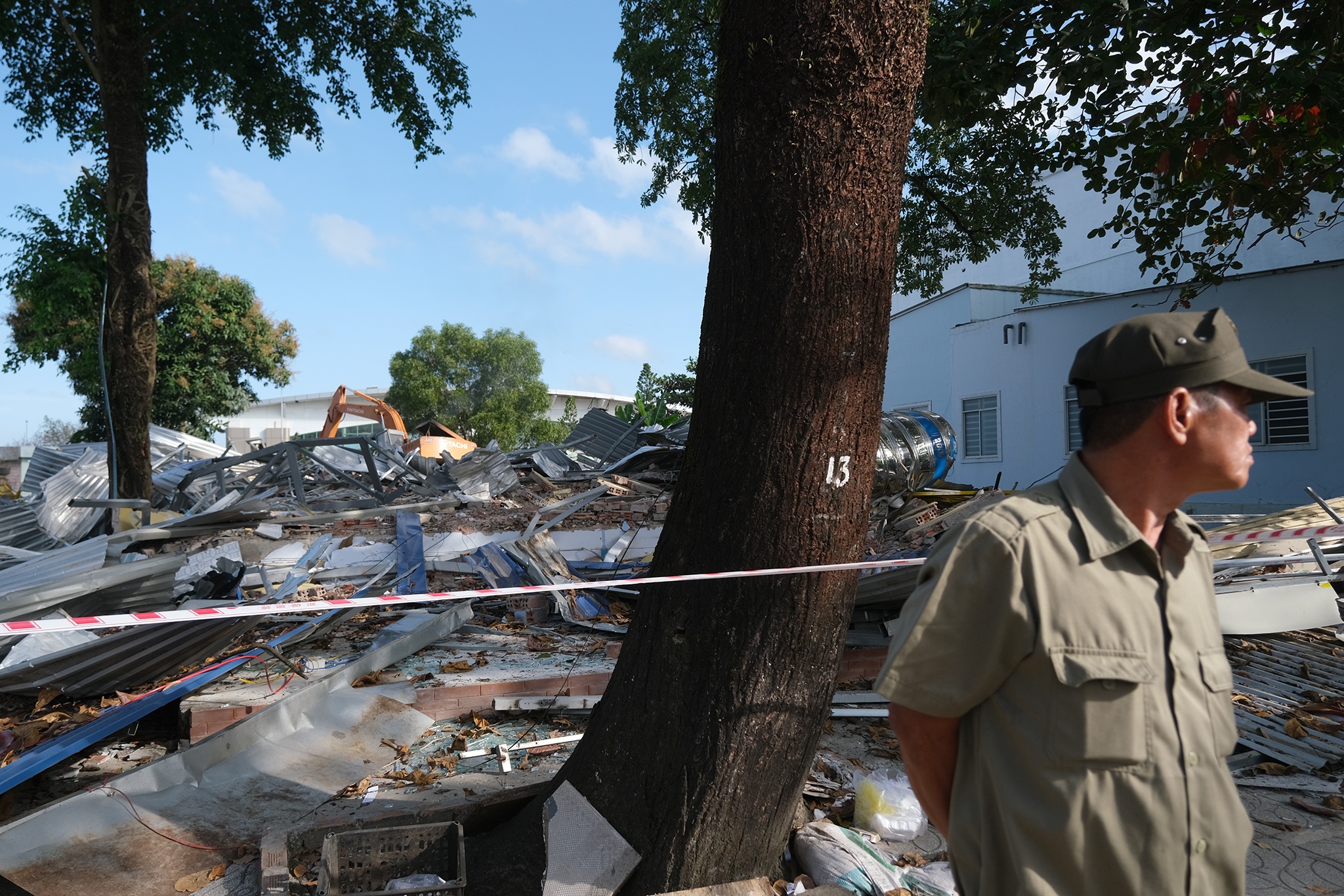 Cuong che ben xe buyt anh 13