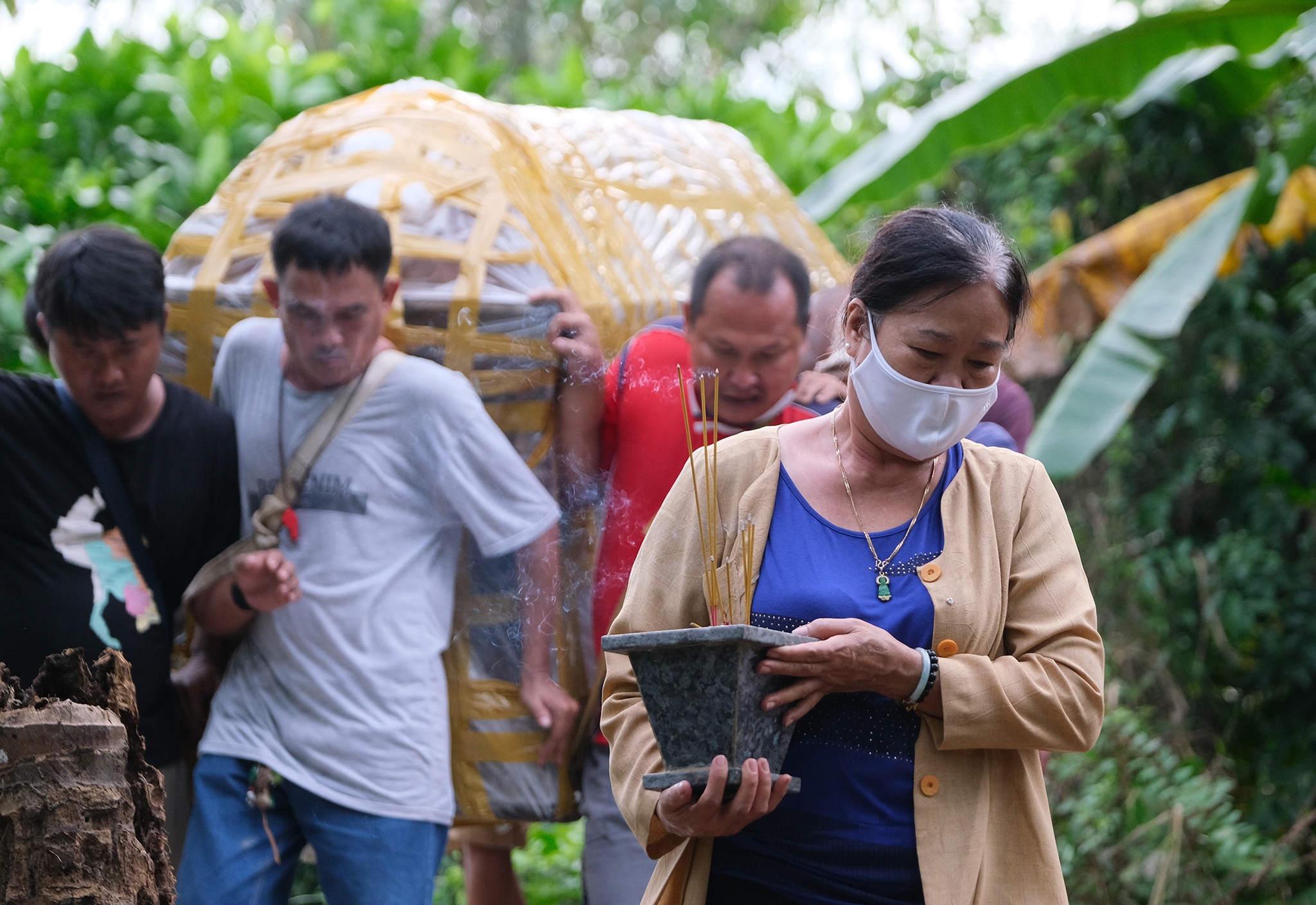 Nghich canh sau vu sat lo o Vinh Long hinh anh