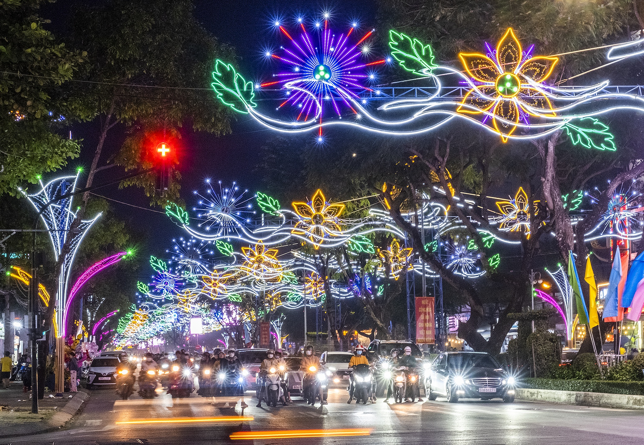 Duong den nghe thuat mung xuan moi tai TP Can Tho hinh anh