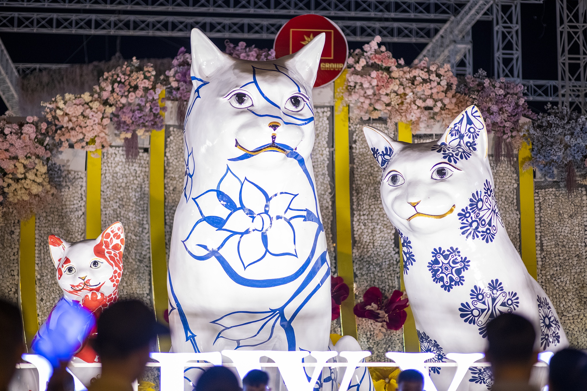 Can canh linh vat meo gom su lon nhat mien Tay hinh anh