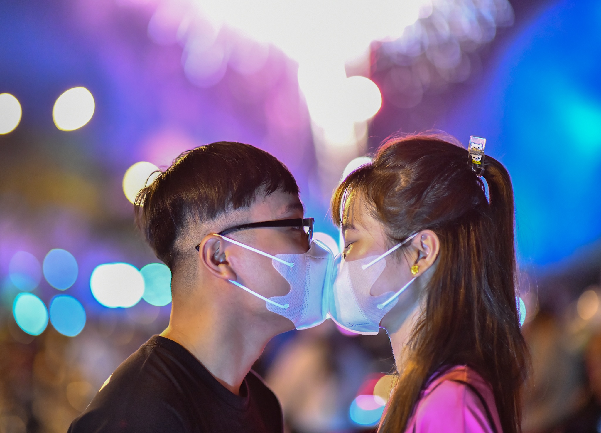 Bien nguoi do ra duong don giao thua o mien Tay hinh anh