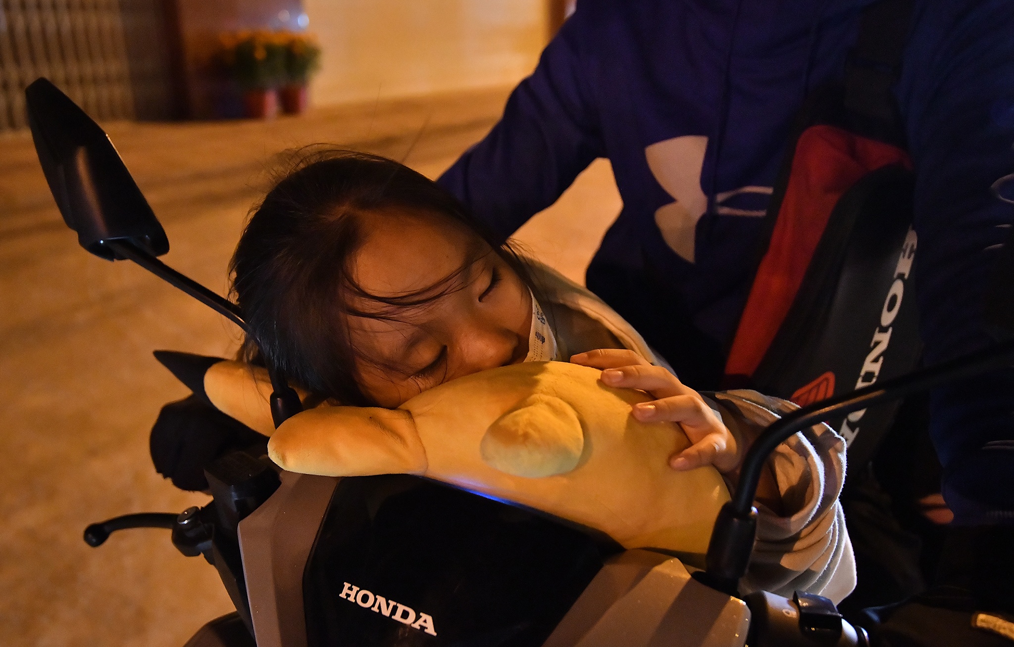 Nguoi mien Tay xuyen dem tro lai TP.HCM sau Tet hinh anh