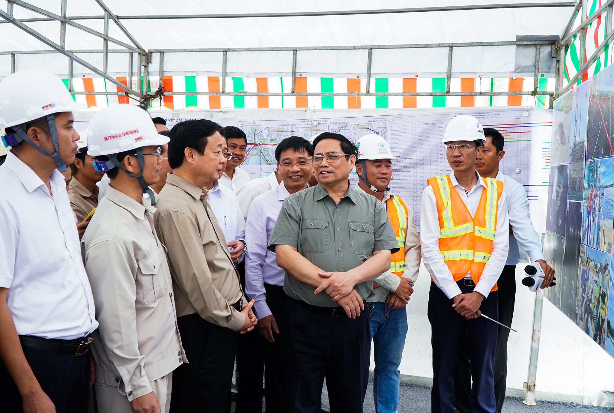 Cau My Thuan 2 anh 1