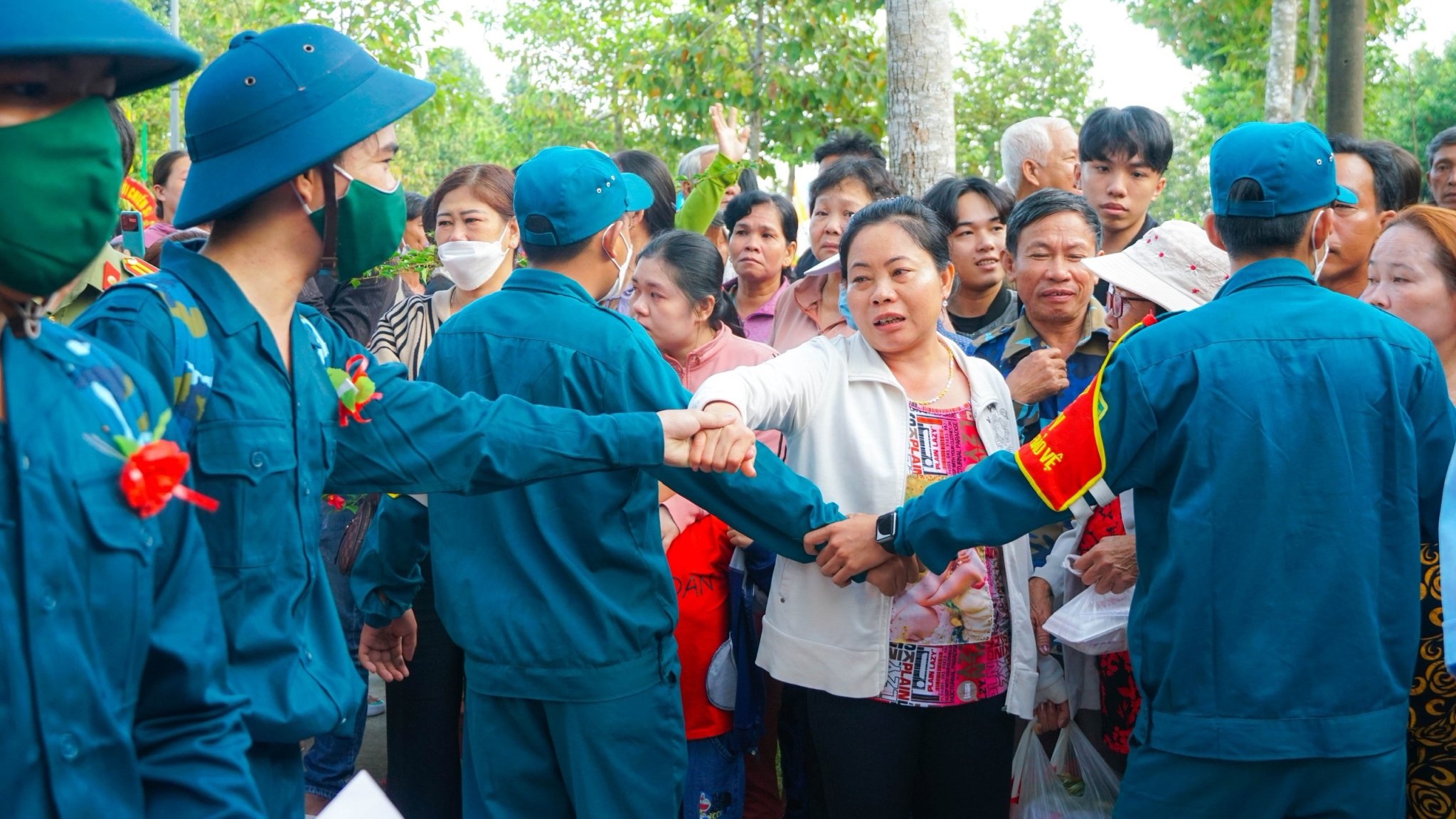 Giao nhan quan anh 1