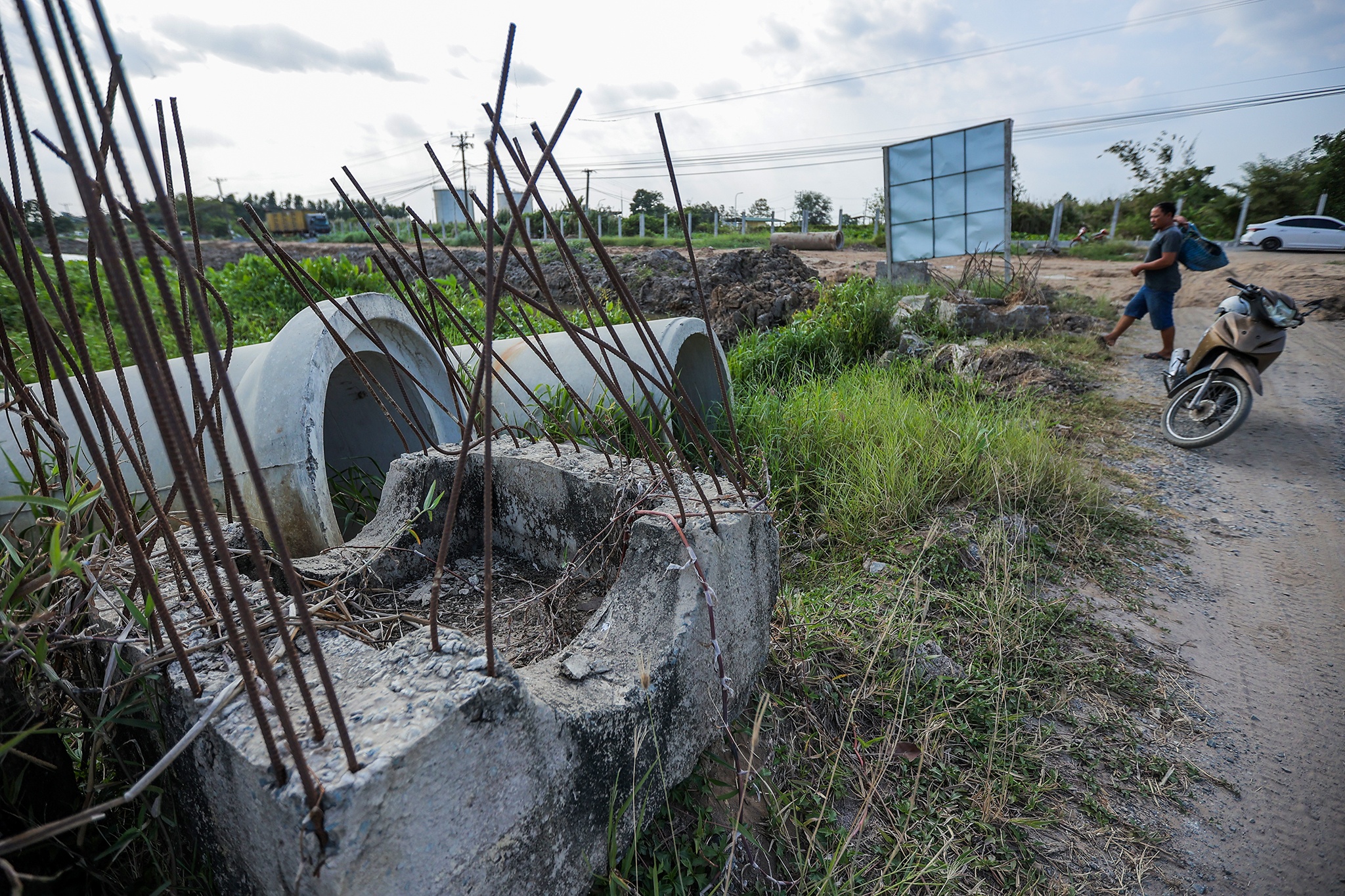 Duong vanh dai san bay Can Tho nhech nhac sau hon 2 nam tre hen hinh anh