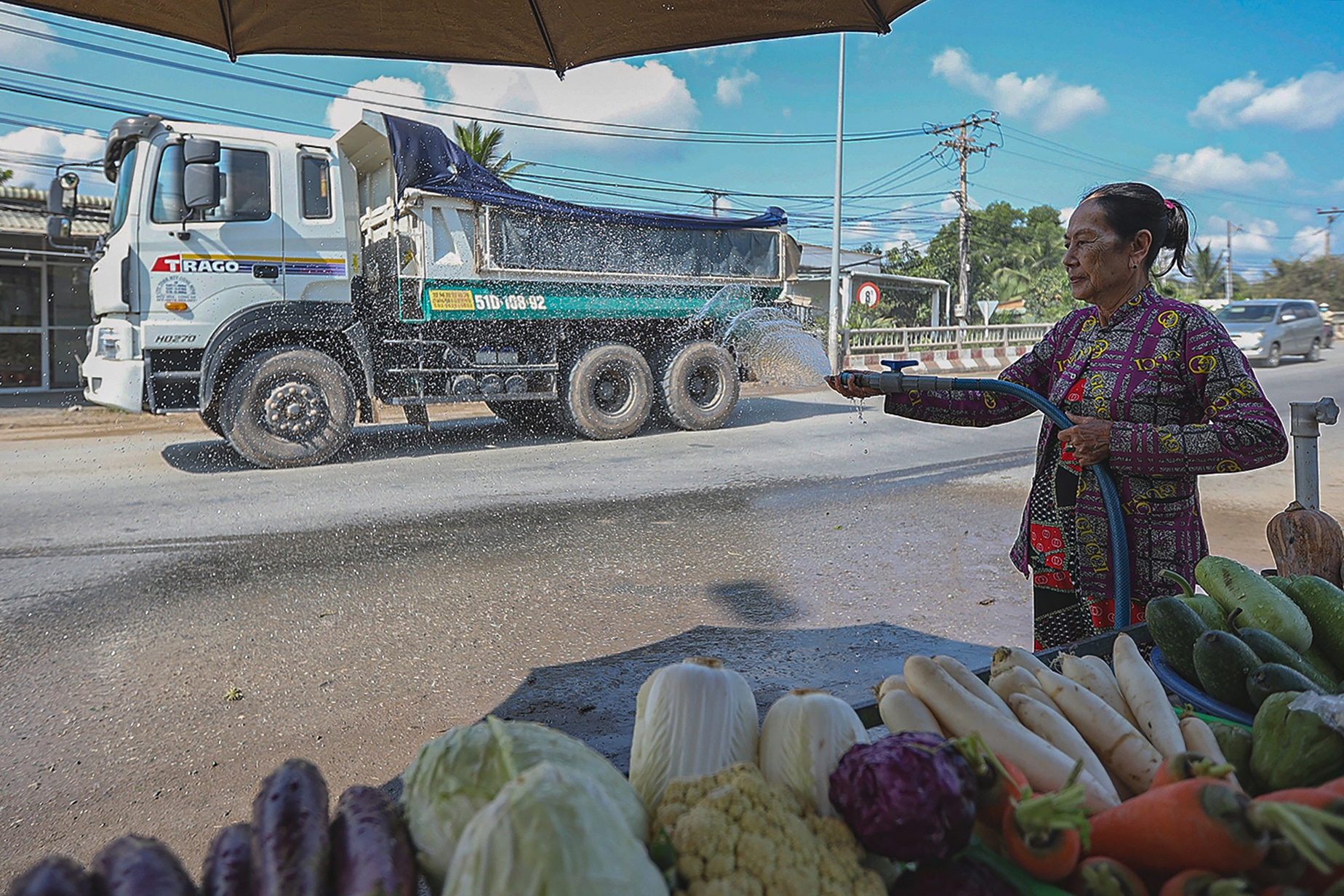 Loat ben thuy hoat dong ngay dem khien nguoi dan Long An khon kho hinh anh