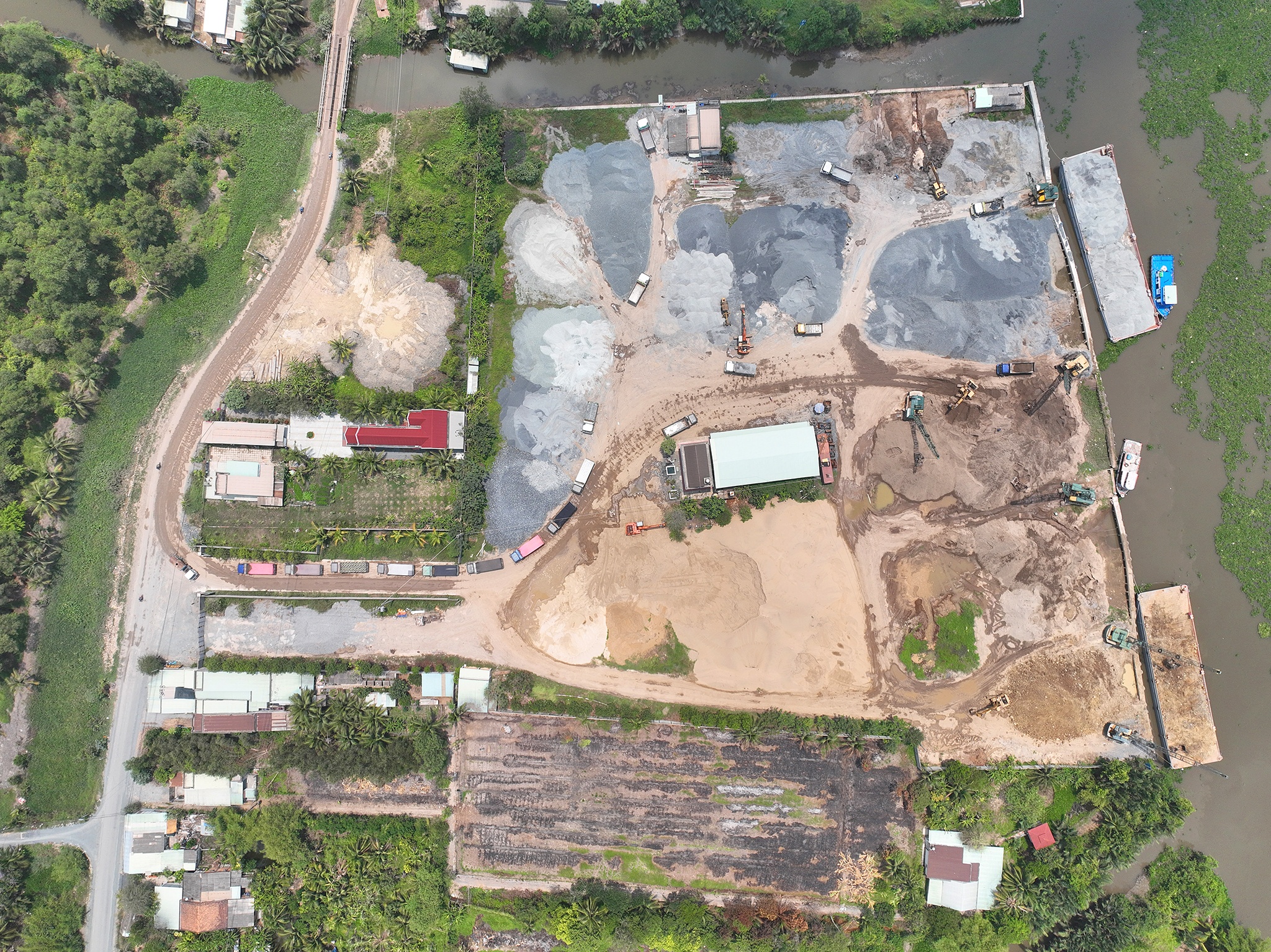 Ben thuy mien Tay anh 14