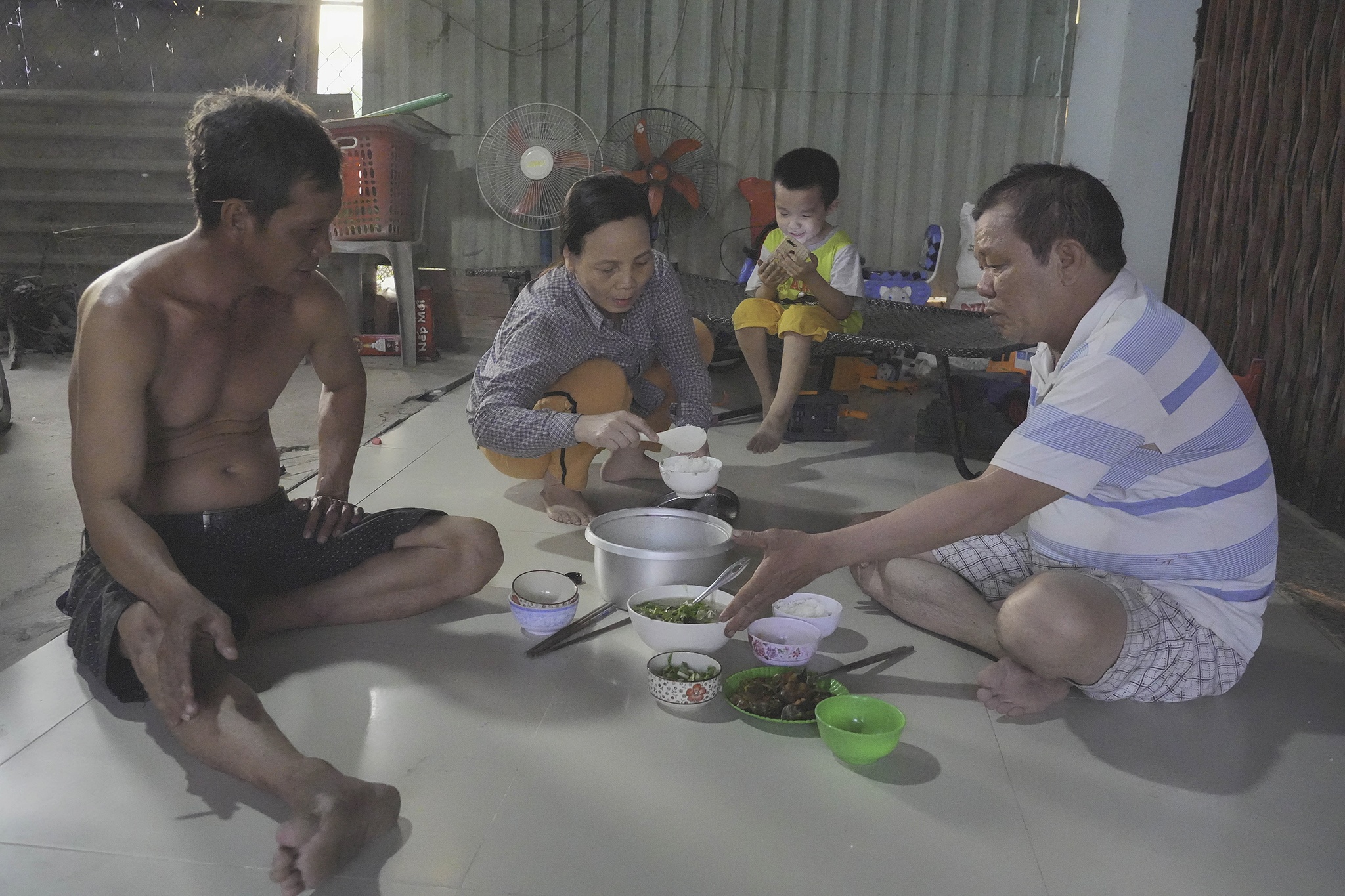 Ben thuy mien Tay anh 10