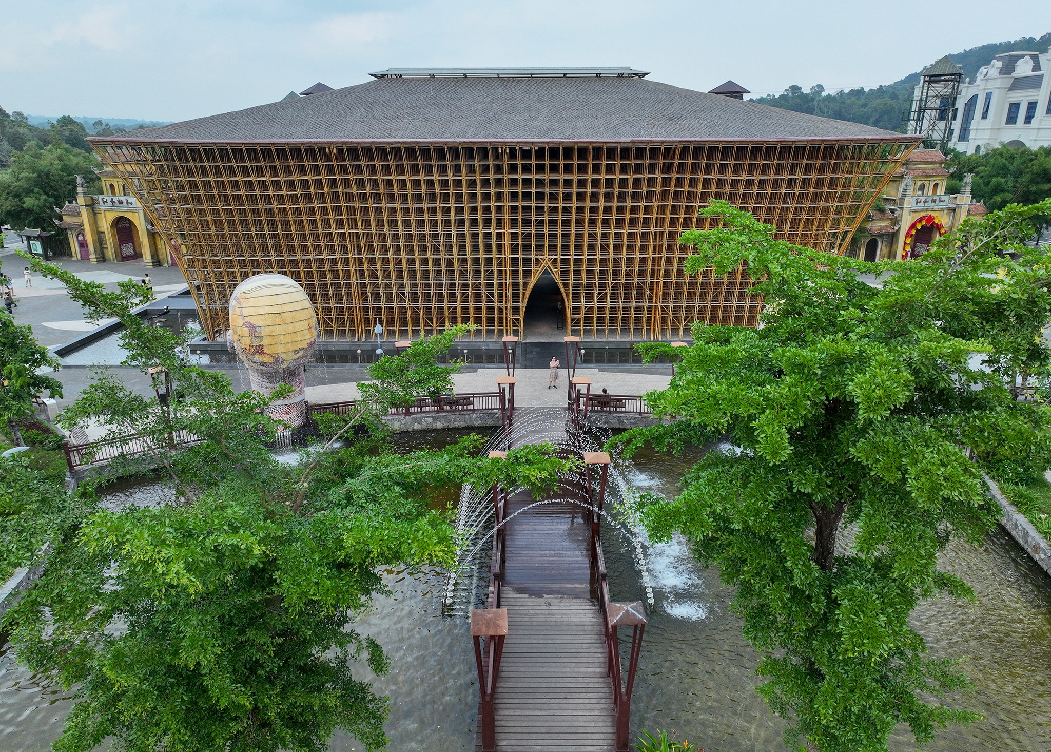 Nha tre Grand World anh 2