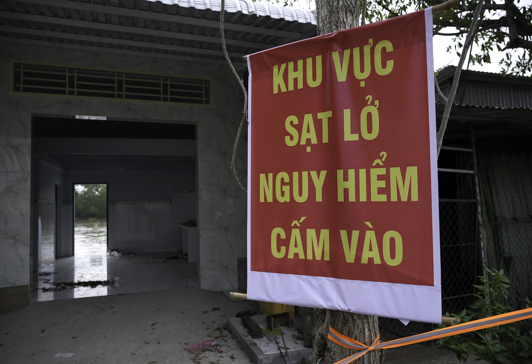 Sat lo Phong Dien anh 4