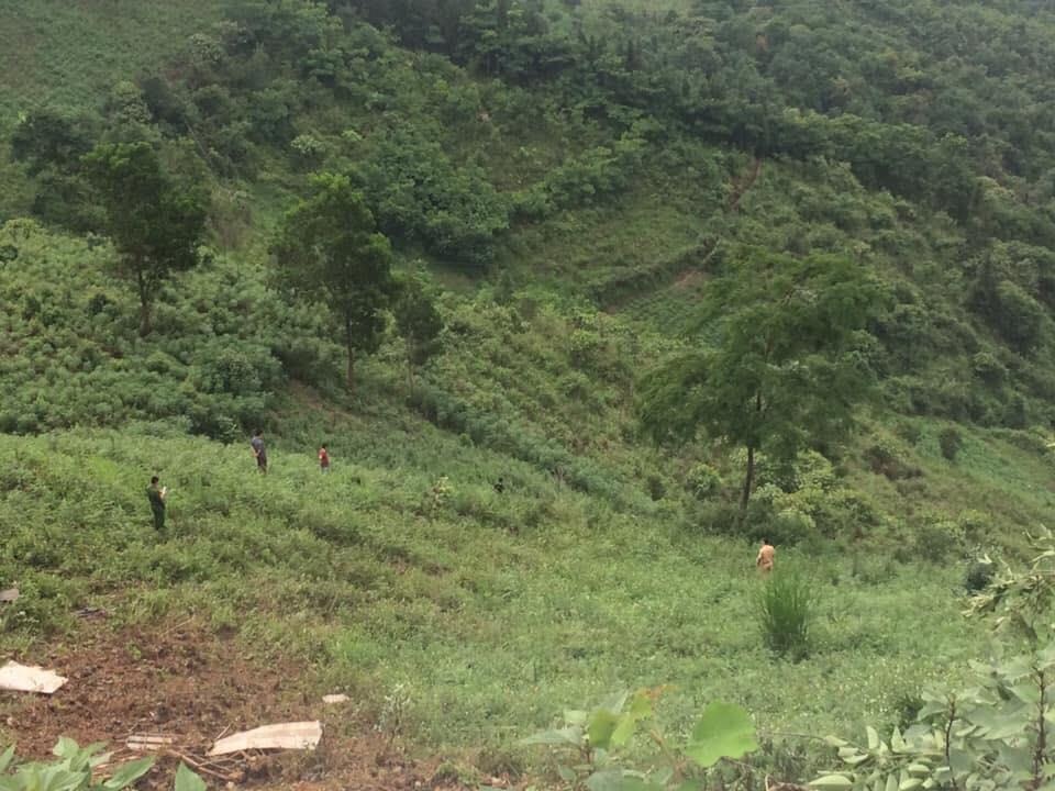 Oto lao xuong vuc anh 1