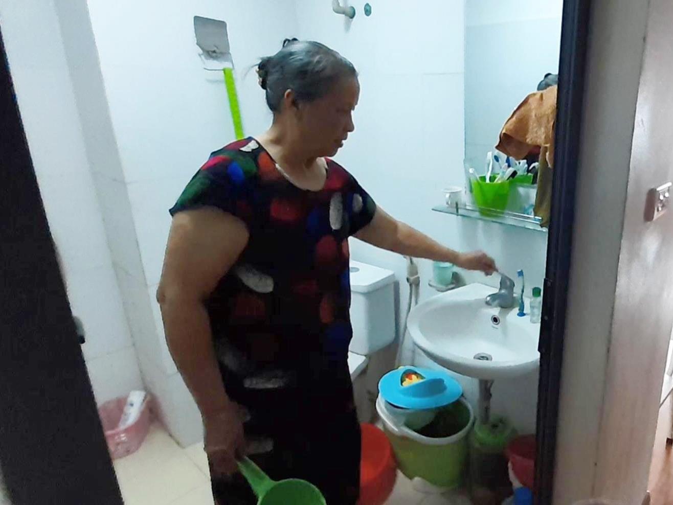 Hang nghin nguoi dan Tan Tay Do khon kho vi 4 ngay khong co nuoc sach hinh anh