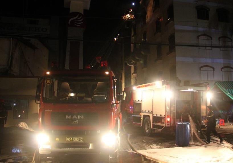 Chay tang ham chung cu cao cap Hapulico giua dem, cu dan hot hoang hinh anh