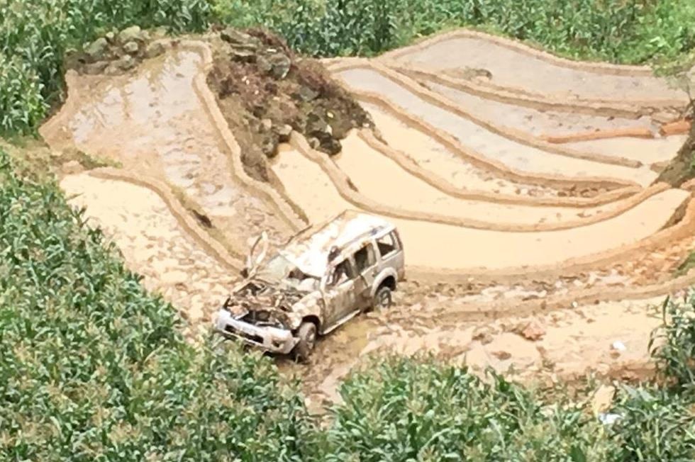 Xe 7 cho lao xuong vuc o Sa Pa, 3 nguoi bi thuong hinh anh