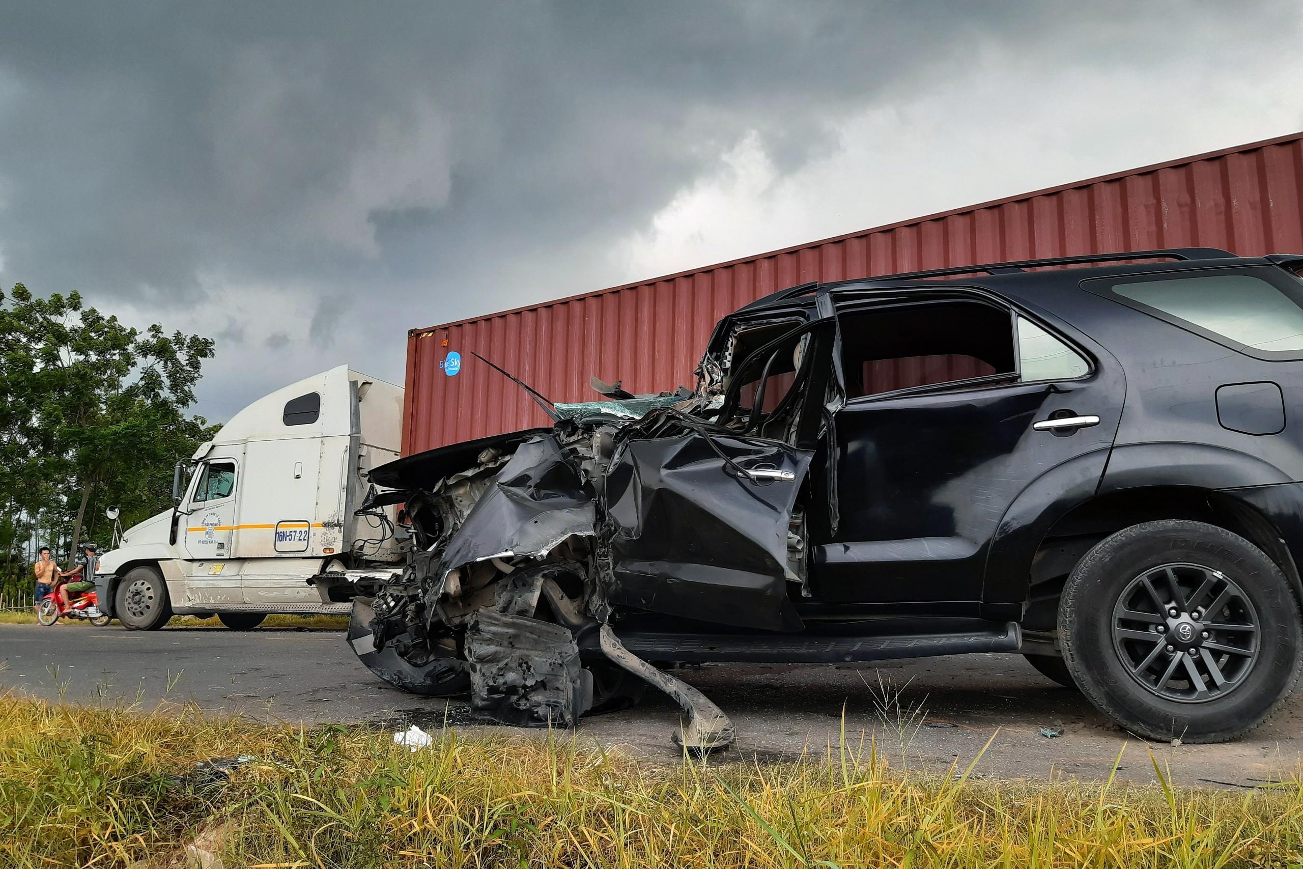 xe 7 cho dam xe dau keo hung yen anh 1