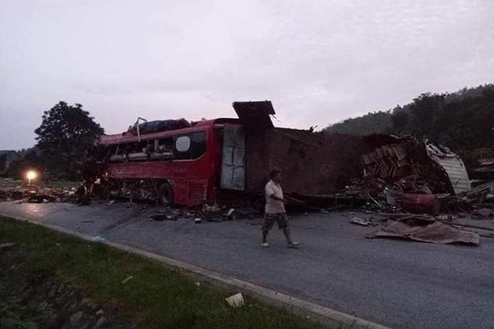 tai dam xe khach o Hoa Binh anh 2