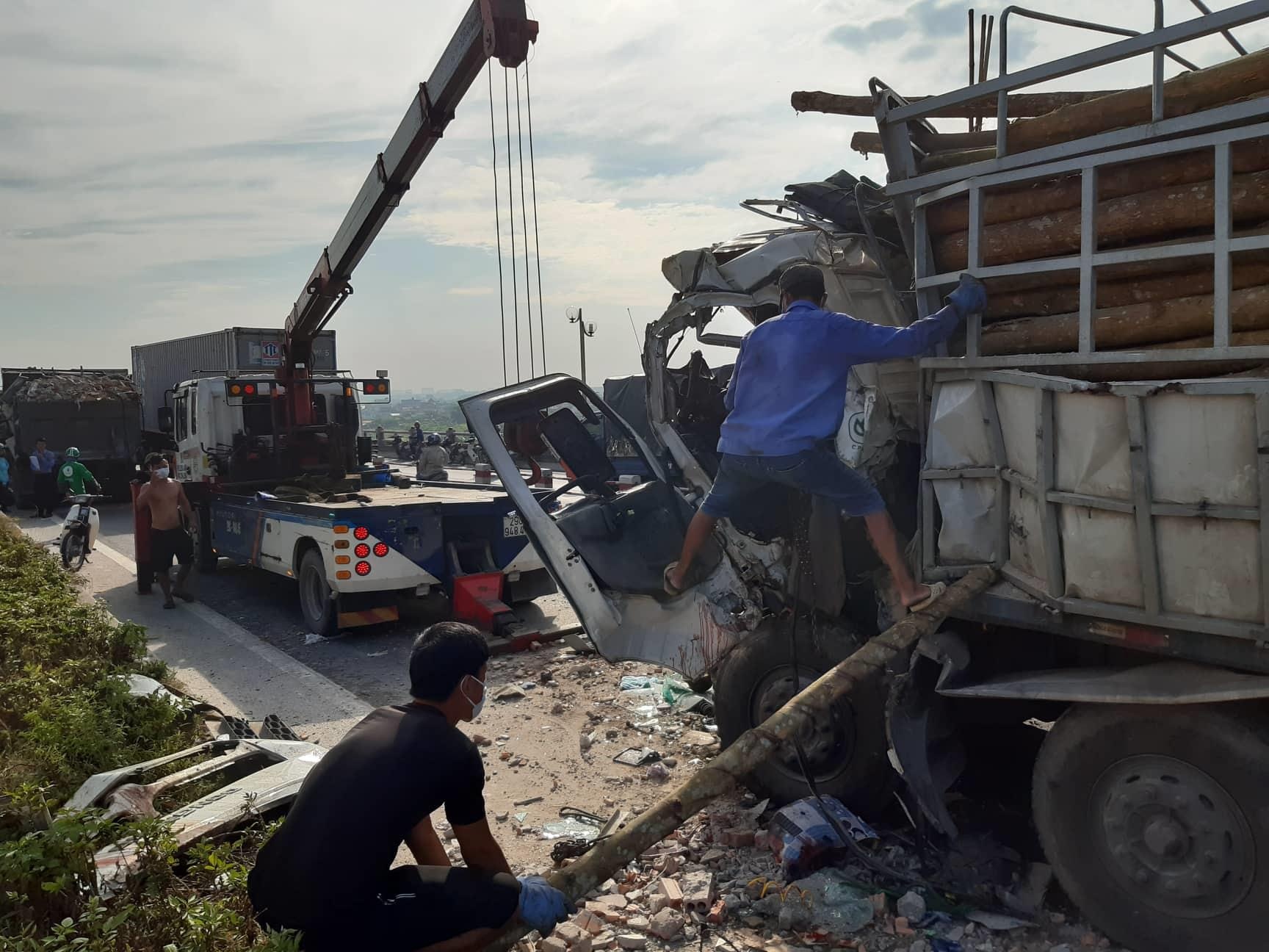 Tai nạn cầu Thanh Trì ảnh 2 Tai nan cau Thanh Tri anh 2