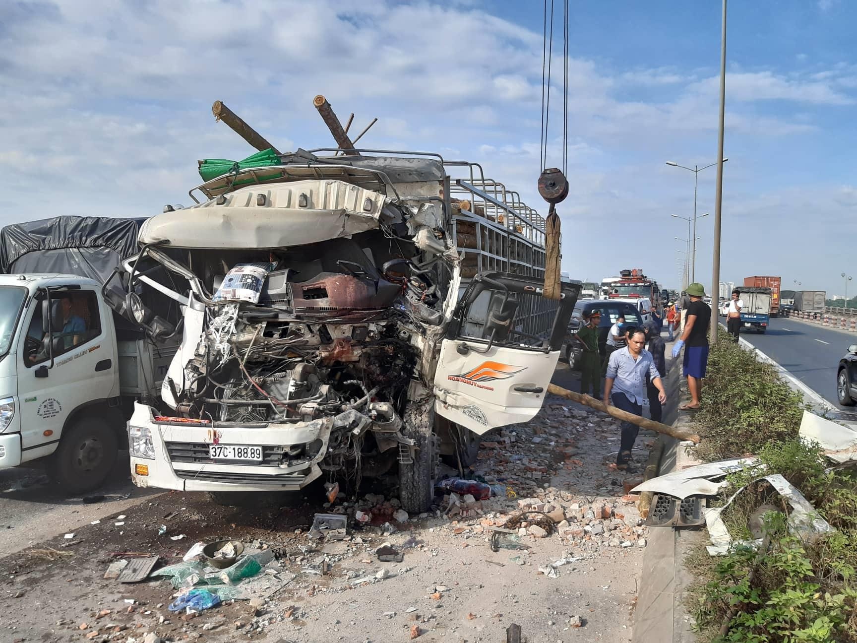 Tai nạn cầu Thanh Trì ảnh 3 Tai nan cau Thanh Tri anh 3