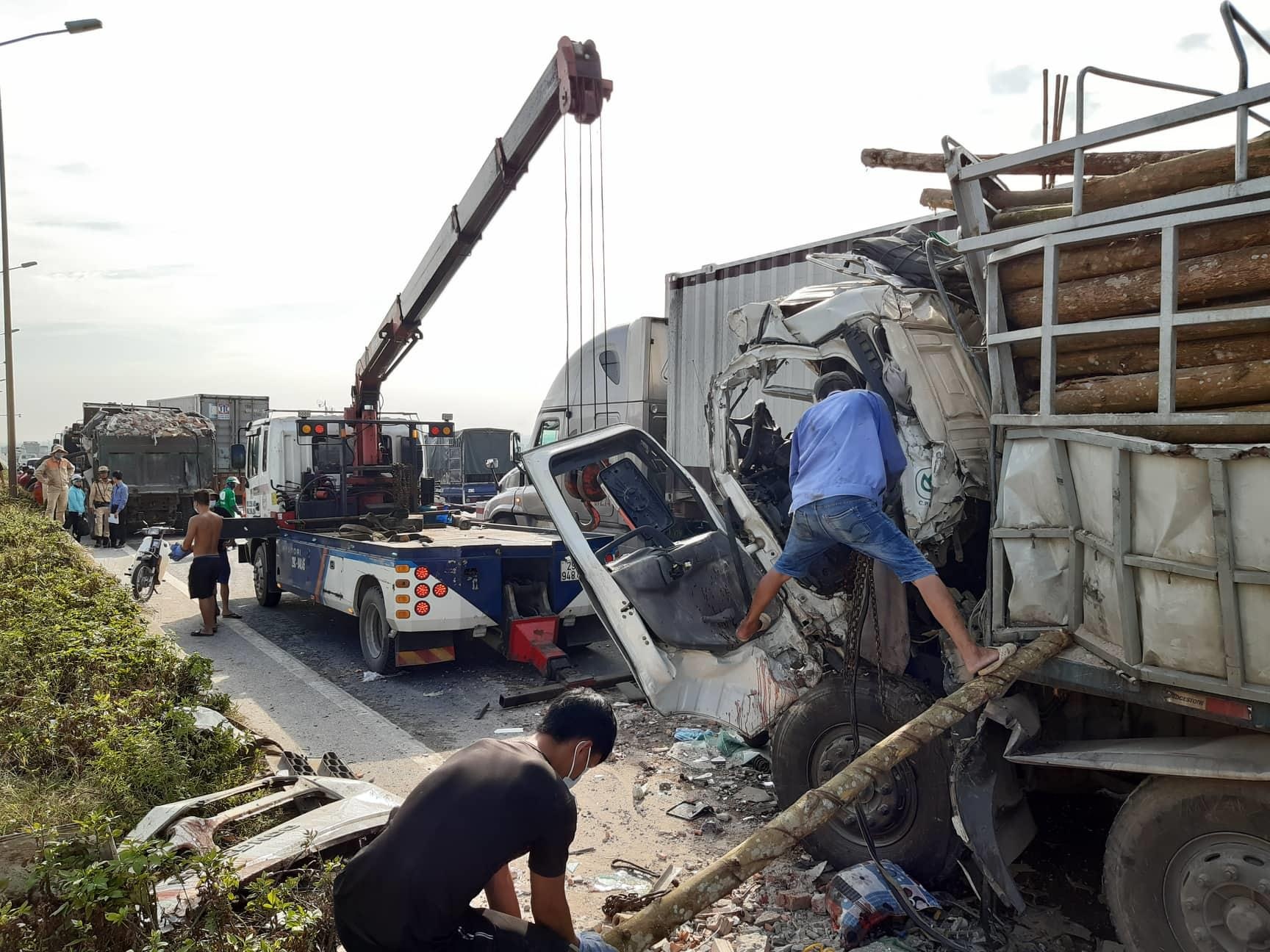 Tai nạn cầu Thanh Trì ảnh 4 Tai nan cau Thanh Tri anh 4