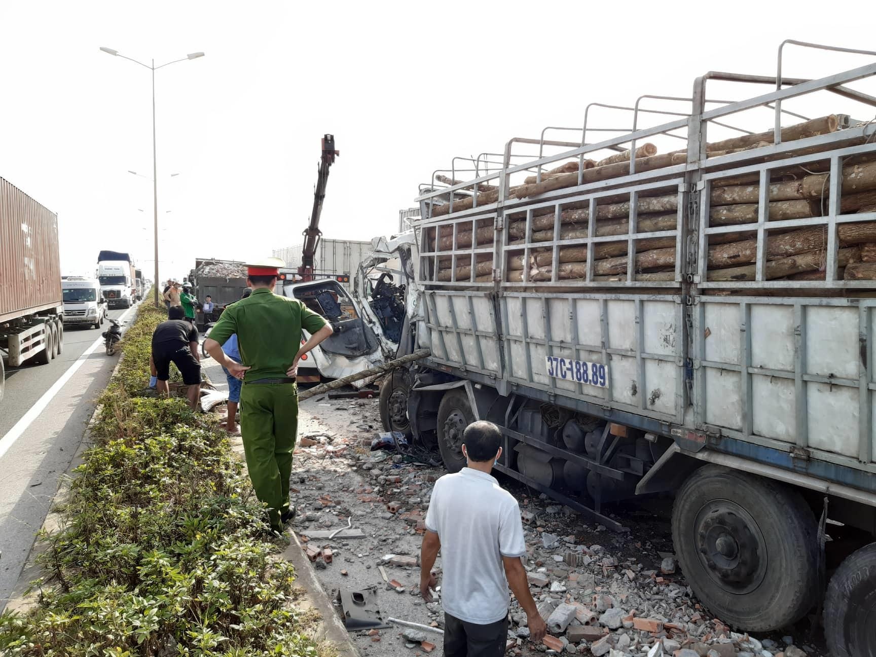 Tai nạn cầu Thanh Trì ảnh 6 Tai nan cau Thanh Tri anh 6