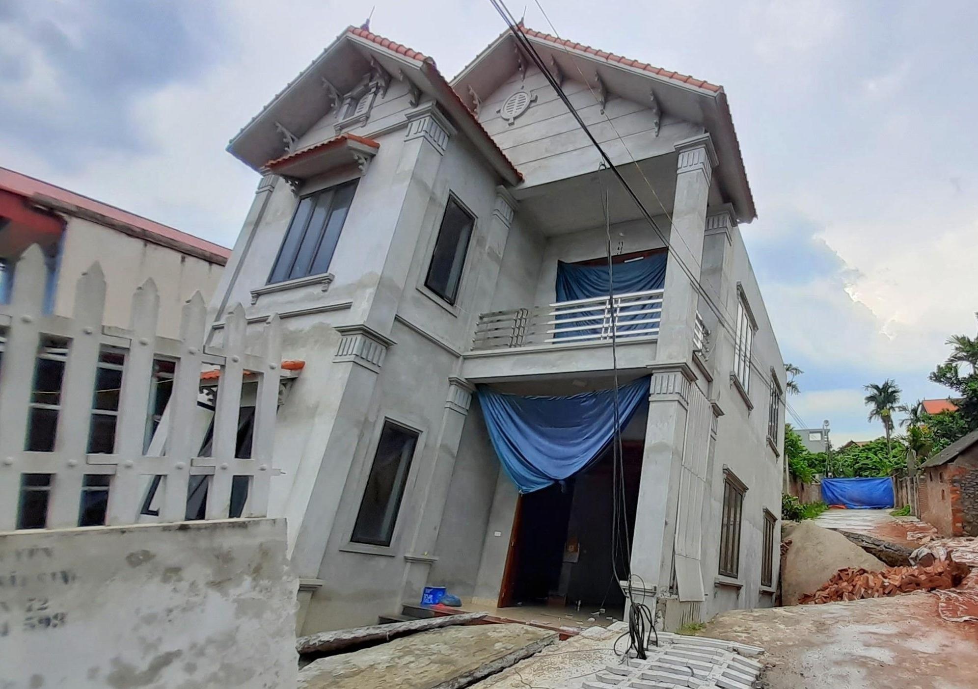 Ho tu than 'nuot' can nha 2 tang o Ha Noi hinh anh