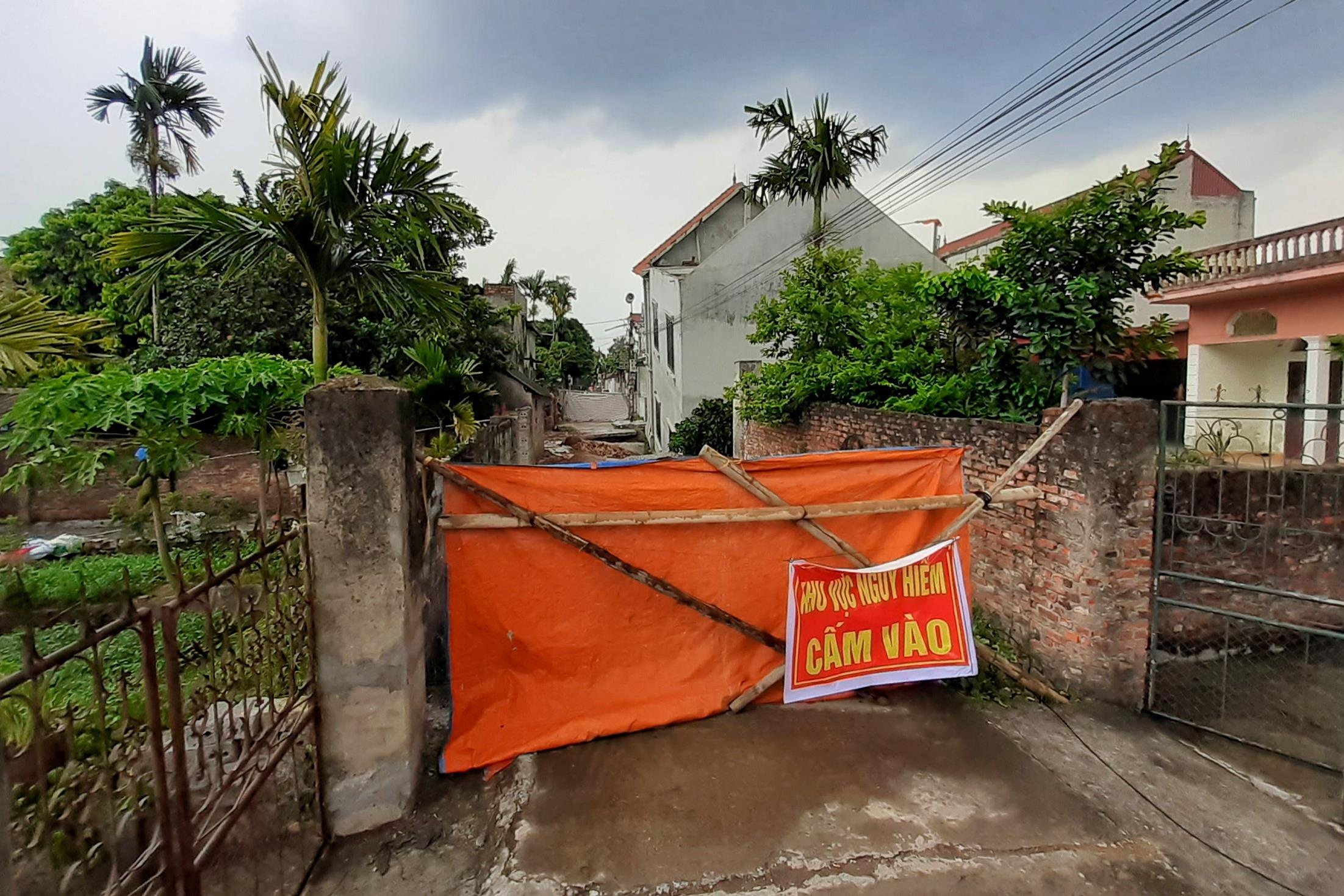 Sụt nhà Mỹ Đức ảnh 1 Sut nha My Duc anh 1