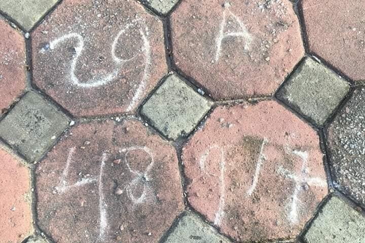 Tai xe oto den cong an trinh dien sau khi tong nu lao cong tu vong hinh anh