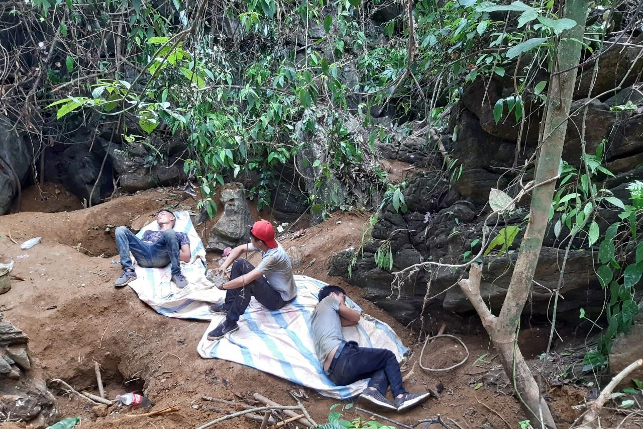 Cảnh núi rừng Yên Bái nham nhở ảnh 5 Canh nui rung Yen Bai nham nho anh 5