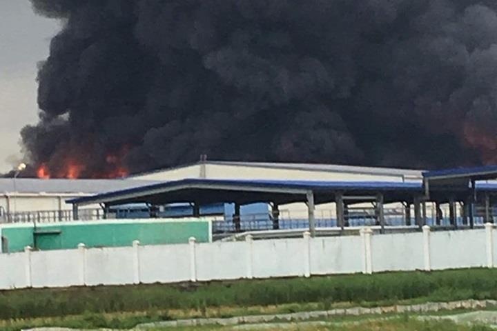 Chay lon tai cong ty may Makalot o Hai Duong hinh anh