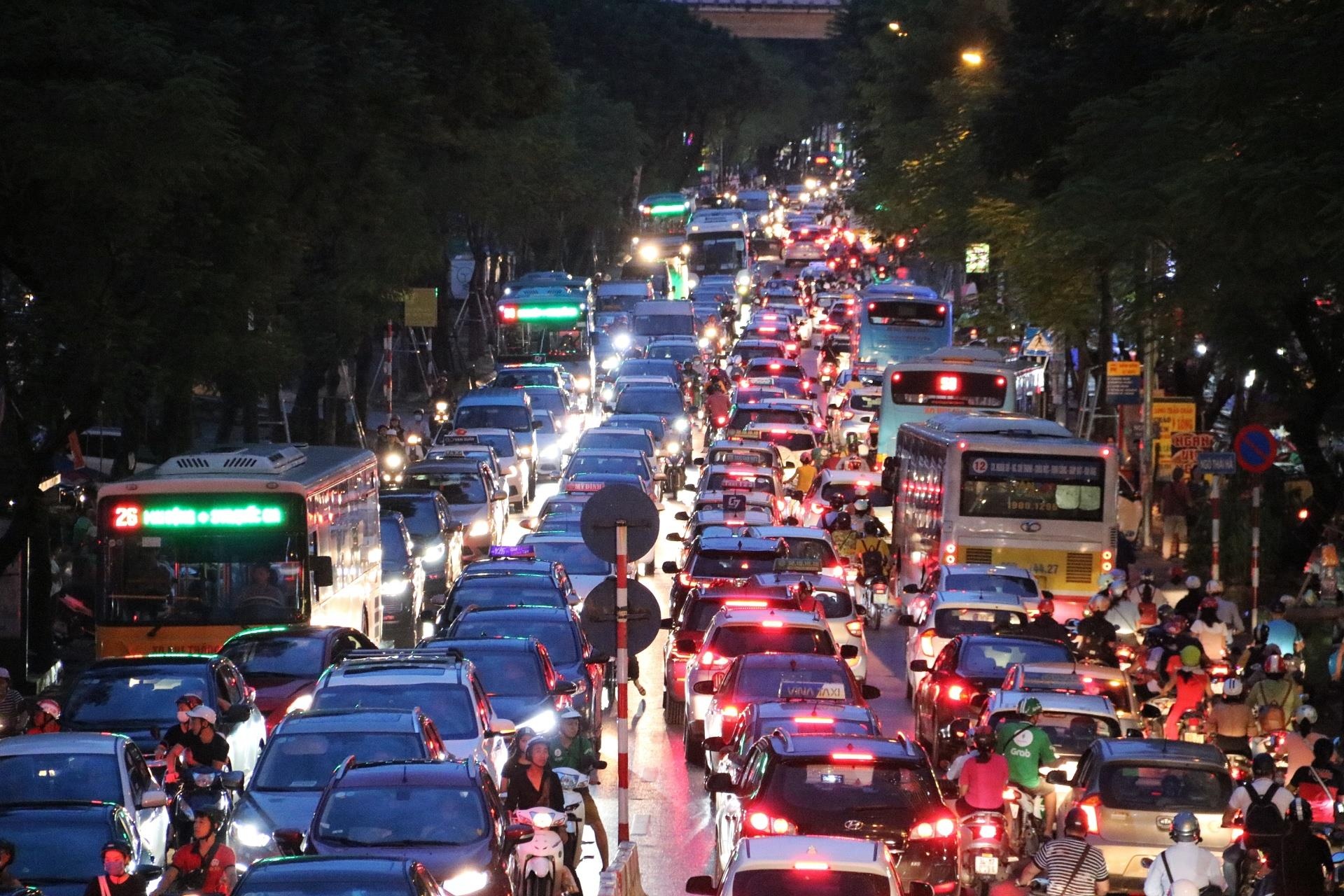 Tac duong Ha Noi anh 8