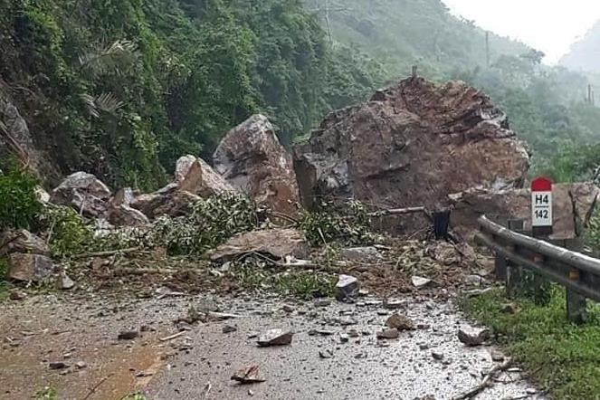 Ba chet, chau bi thuong trong vu sat lo dat da hinh anh