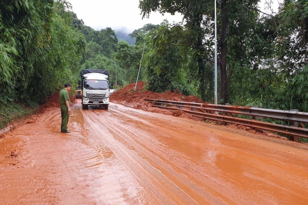 Sạt lở Đèo Bảo Lộc ảnh 5 Sat lo Deo Bao Loc anh 5
