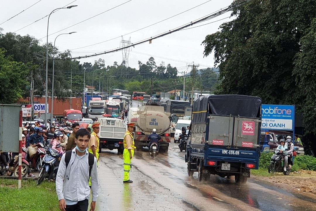 Sạt lở Đèo Bảo Lộc ảnh 6 Sat lo Deo Bao Loc anh 6