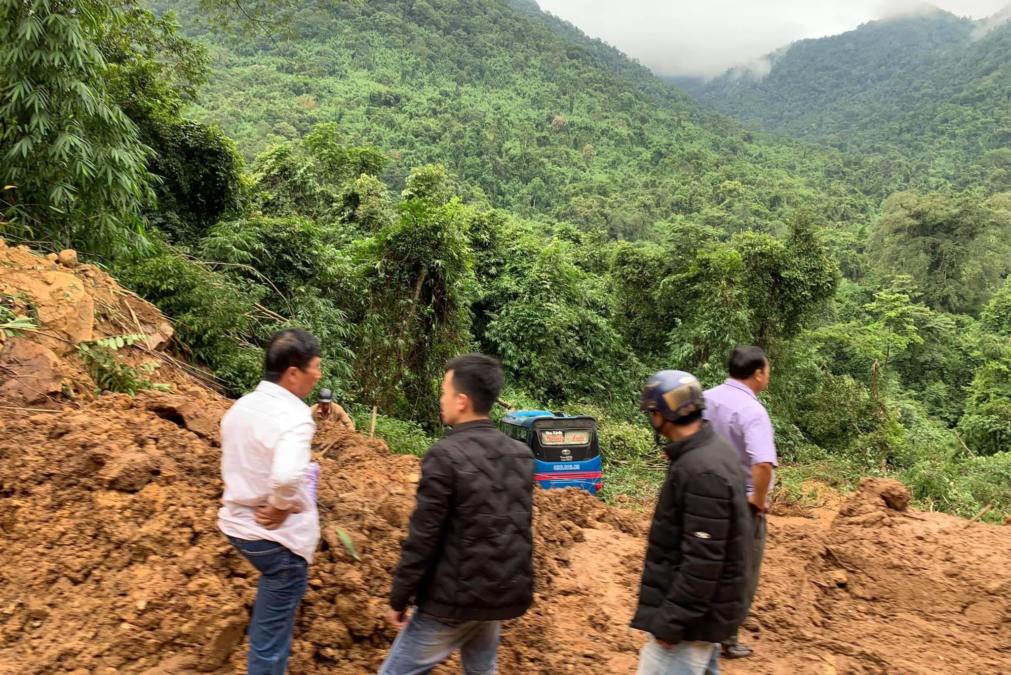 Sạt lở Đèo Bảo Lộc ảnh 2 Sat lo Deo Bao Loc anh 2