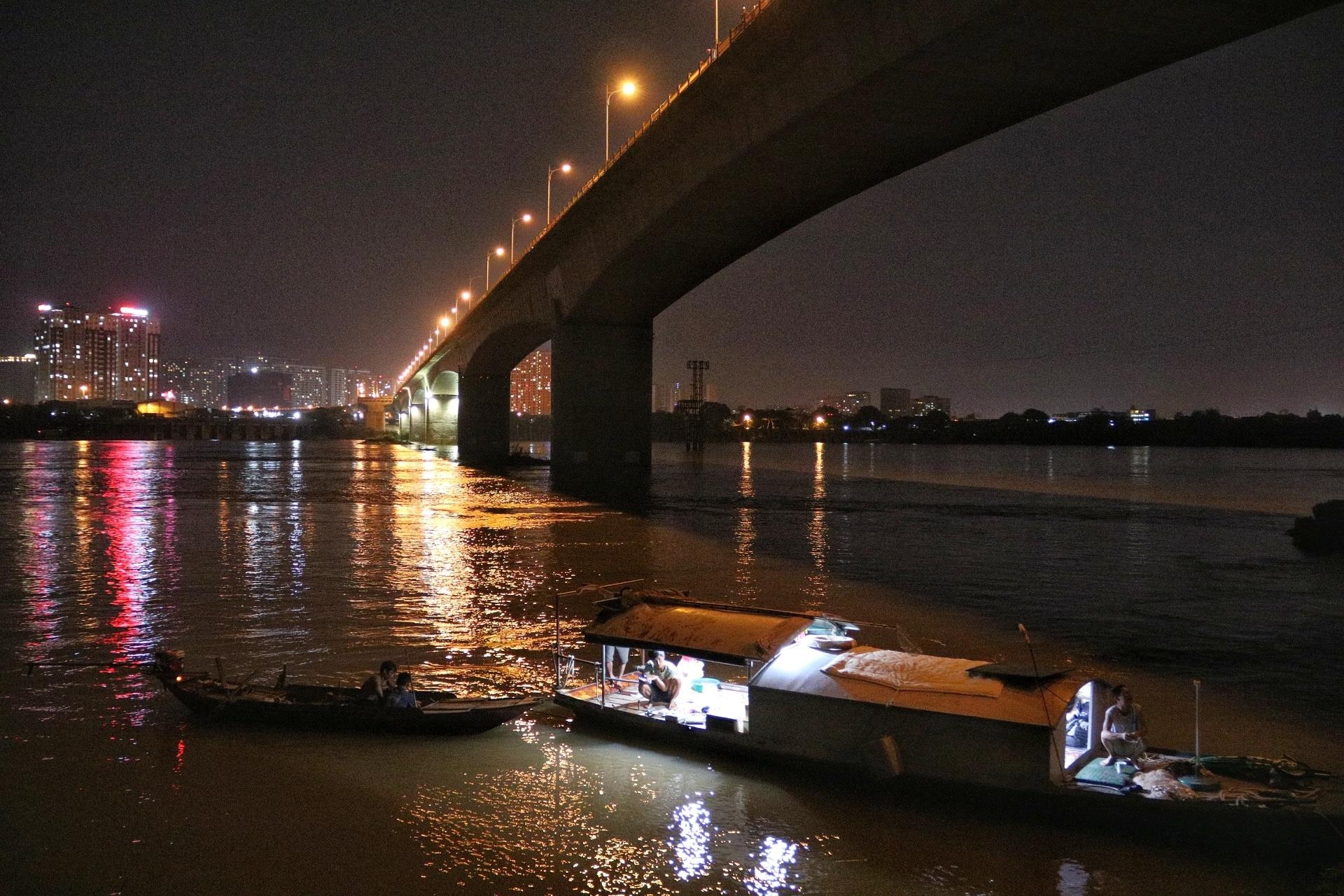 Nữ sinh nhảy cầu Vĩnh Tuy ảnh 3 Nu sinh nhay cau Vinh Tuy anh 3