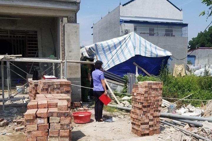 Su that thi the nam bi quan chieu, chen xi mang xung quanh hinh anh