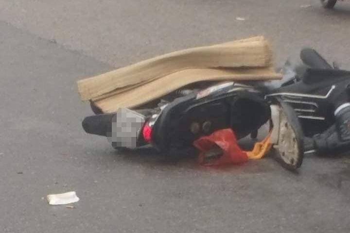 Co gai tre tu vong sau va cham voi xe dau keo hinh anh