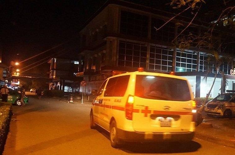 Loi khai tai xe bo quen chau be 3 tuoi tren oto dua don hinh anh