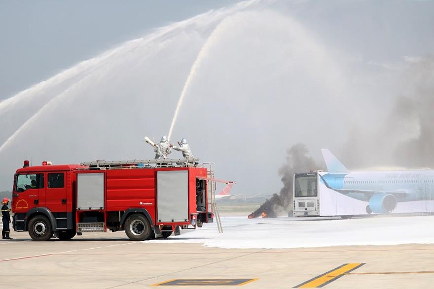 300 nguoi dien tap doi pho su co chay may bay hinh anh