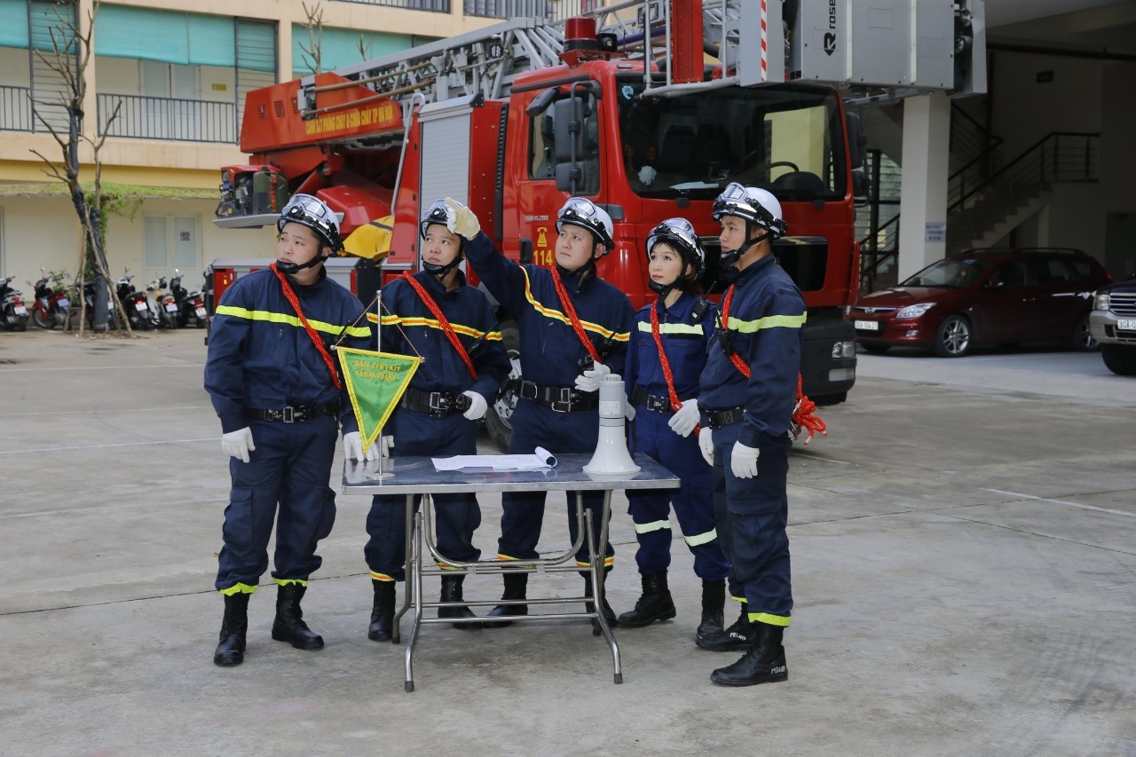 Nữ chiến sĩ dùng cả tuổi thanh xuân để cứu người ảnh 5 Nu chien si dung ca tuoi thanh xuan de cuu nguoi anh 5