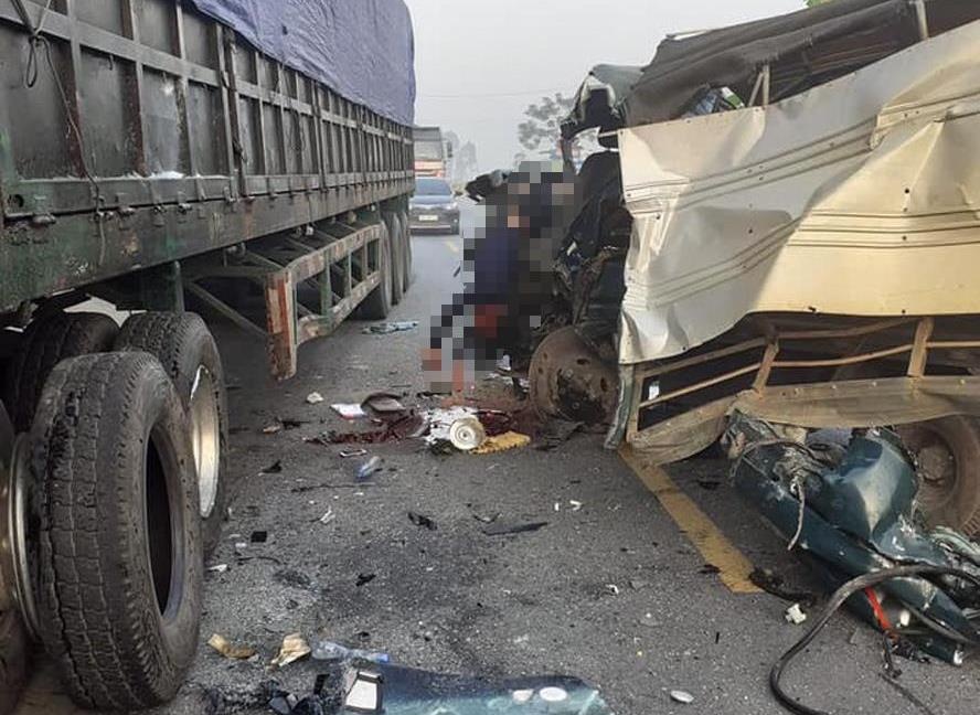 Xe tải va chạm xe đầu kéo ảnh 1 Xe tai va cham xe dau keo anh 1