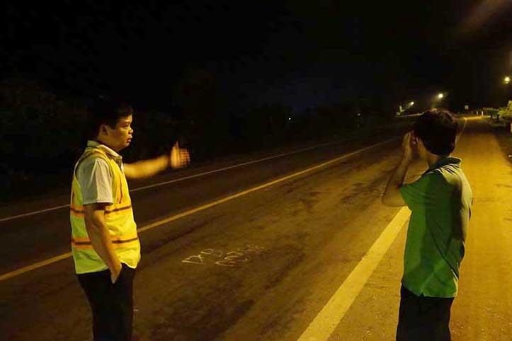 Bang qua cao toc, 3 cong nhan bi oto tong trung hinh anh