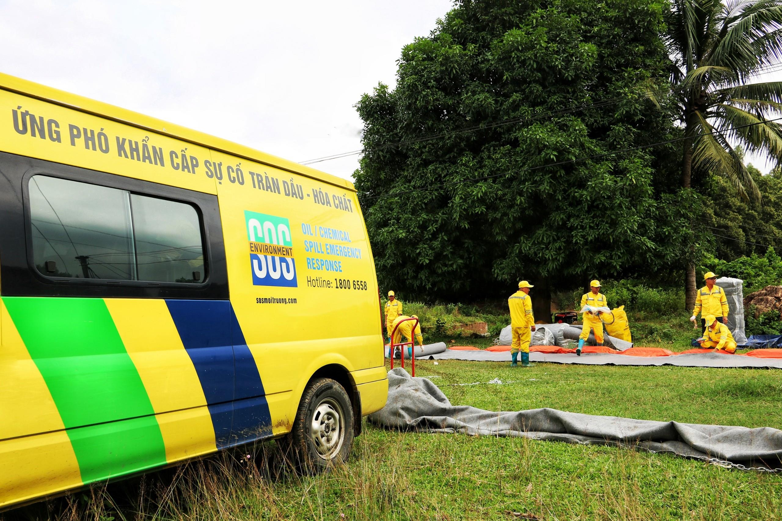 Gan nha may nuoc sach song Da duoc tha vai loc dau hinh anh