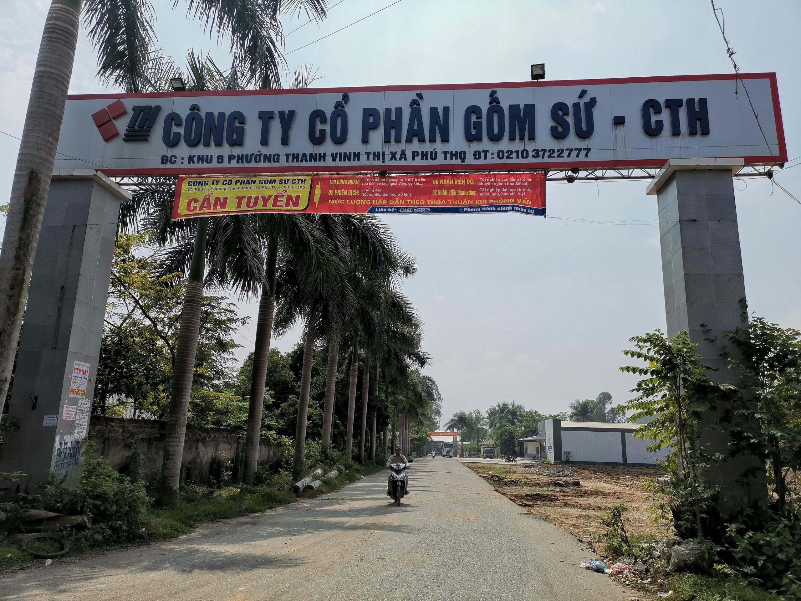 Gom su Thanh Ha len tieng vu xa dau thai xuong nguon nuoc song Da hinh anh