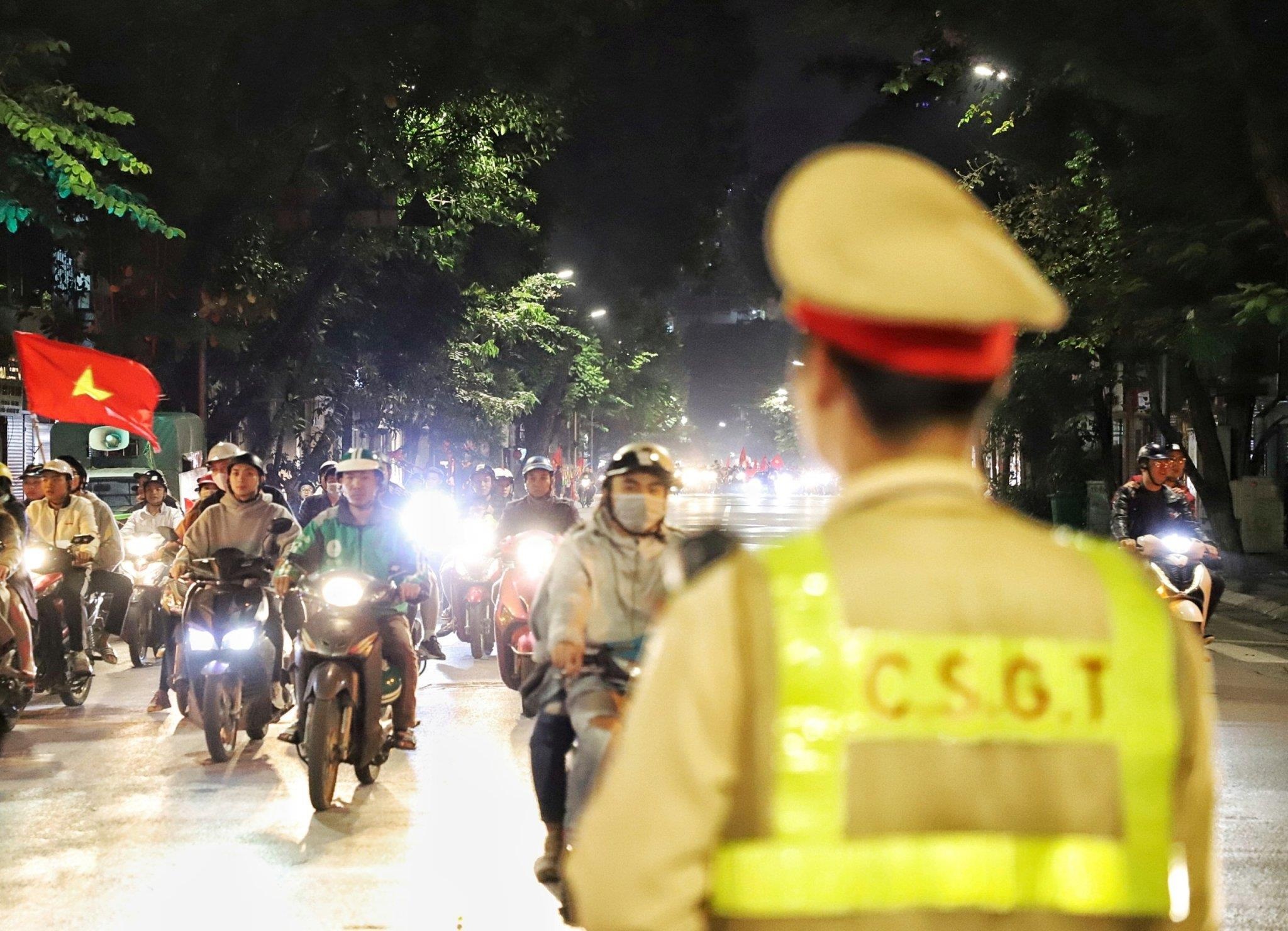 Ha Noi phan luong giao thong phuc vu tran Viet Nam gap Thai Lan hinh anh