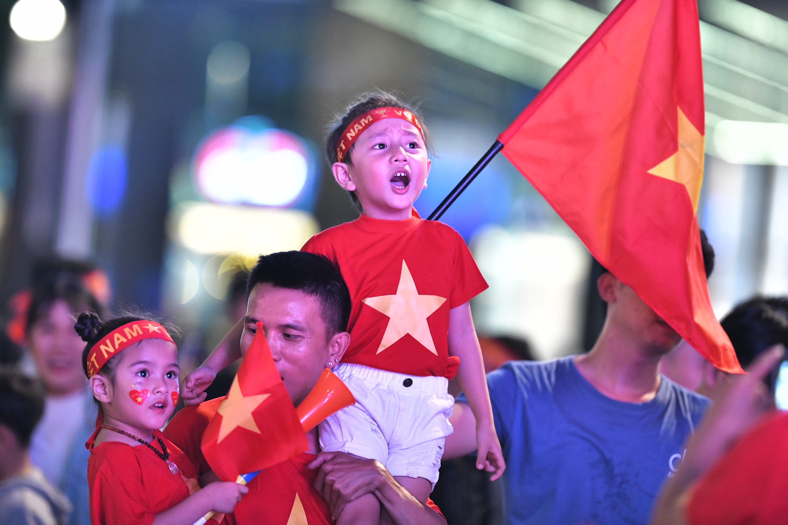 Co dong vien pho di bo nguyen hue anh 4