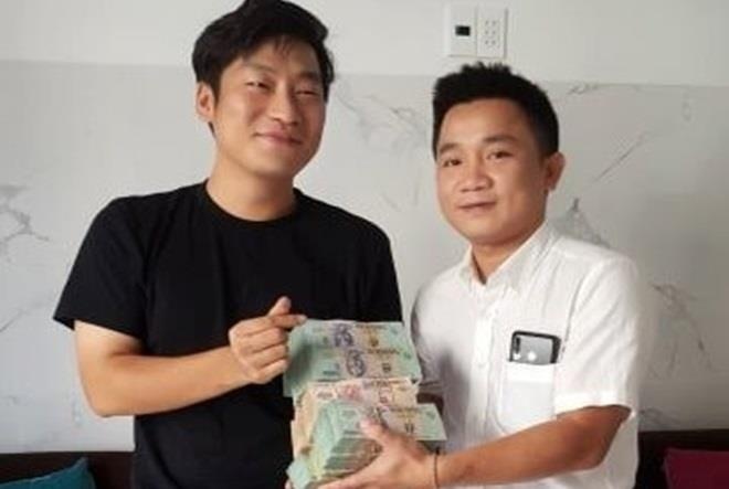 Du khach Han Quoc bo quen 1,6 ty dong hinh anh