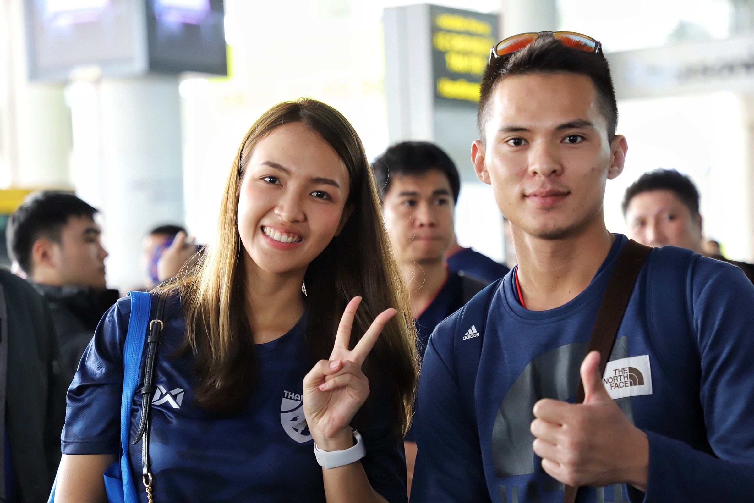 Co dong vien Thai Lan xuong Noi Bai anh 2