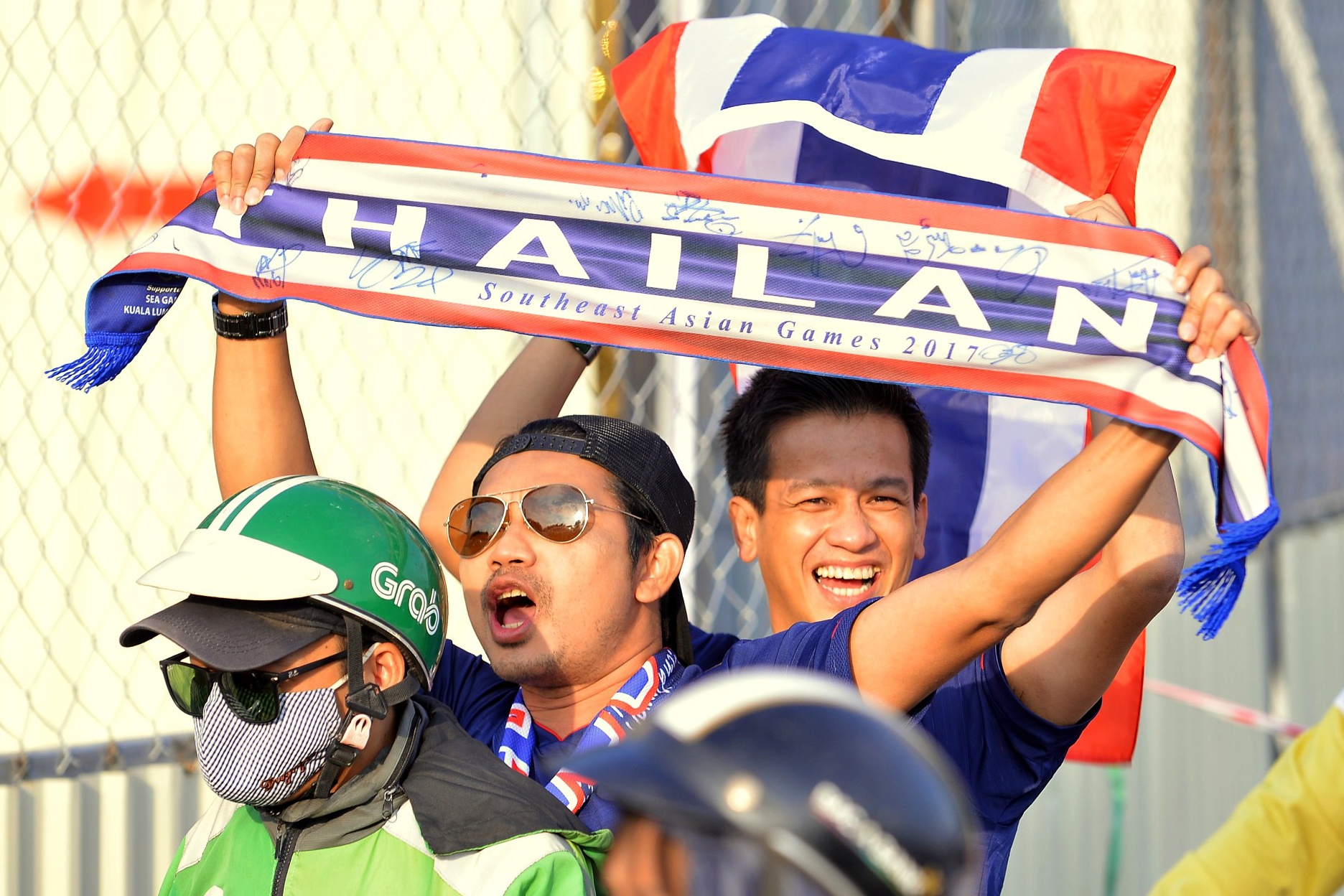 Co dong vien Thai Lan xuong Noi Bai anh 5